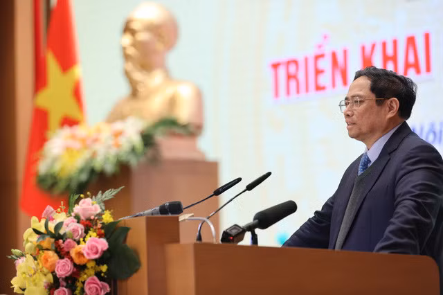 Người đứng đầu Chính phủ nhấn mạnh, cần nâng cao hiệu quả điều hành, "miệng nói tay làm", tránh "nói nhiều làm ít, nói không đi đôi với làm". Ảnh: VGP/Nhật Bắc