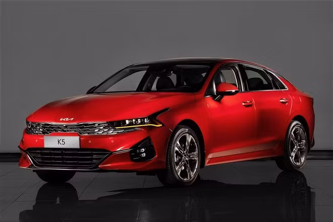 Sedan hạng D tầm 1 tỷ đồng, chọn Kia K5 hay Mazda6? ảnh 1