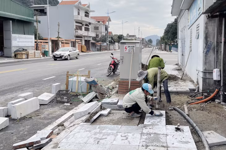 Dự án cải tạo, chỉnh trang đường Vũng Đục (phường Cẩm Đông) đang được hoàn thiện nốt những phần việc cuối cùng.