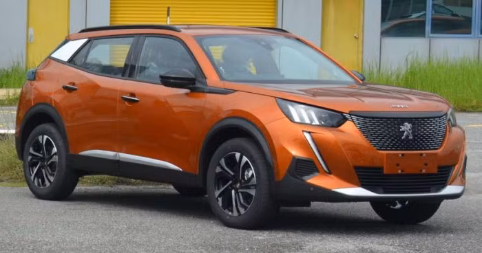 Peugeot 2008 2022 hứa hẹn làm khó Toyota Corolla Cross