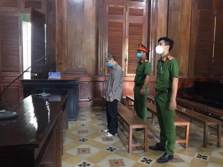 Bị cáo Nguyễn Văn Tèo Em đang nghe tuyên án