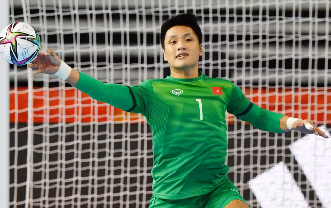 Thủ môn Hồ Văn Ý lần thứ hai lọt vào top 10 thủ thành hay nhất thế giới futsal. Ảnh: FIFA