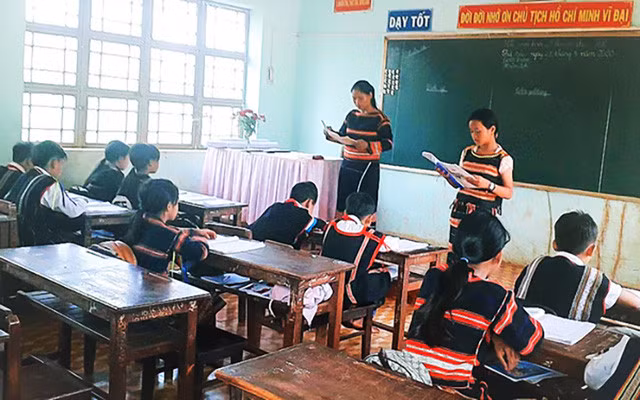 Ban hành mới ít nhất 01 chương trình môn học của tiếng dân tộc thiểu số đã có chữ viết để đưa vào dạy học trong chương trình giáo dục phổ thông.