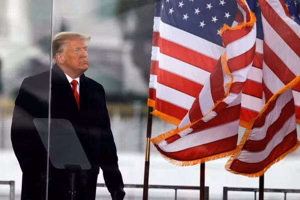 Tổng thống Donald Trump diễn thuyết gần Nhà Trắng ngày 6/1/2021, trước khi người ủng hộ ông kéo đến tòa nhà Quốc hội Mỹ. Ảnh: Reuters