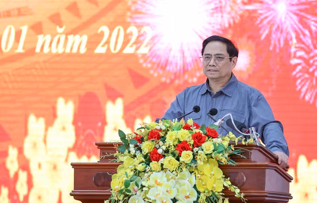 Thủ tướng yêu cầu Công an Cần Thơ tiếp tục phát huy vai trò nòng cốt bảo đảm an ninh trật tự, bảo vệ cuộc sống bình yên của nhân dân. Ảnh: VGP/Nhật Bắc