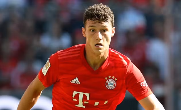 6. Benjamin Pavard (30 triệu euro). Giá trị của tuyển thủ người Pháp đã suy giảm đáng kể sau những màn trình diễn kém ấn tượng mùa này tại Bayern Munich.
