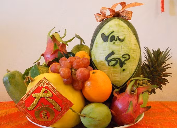 Mâm ngũ quả thể hiện 5 yếu tố ngũ hành.