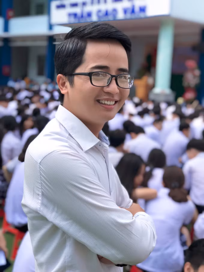 Thầy Hà Văn Vụ, giáo viên trường THCS - THPT Trần Cao Vân. Ảnh: Nhân vật cung cấp