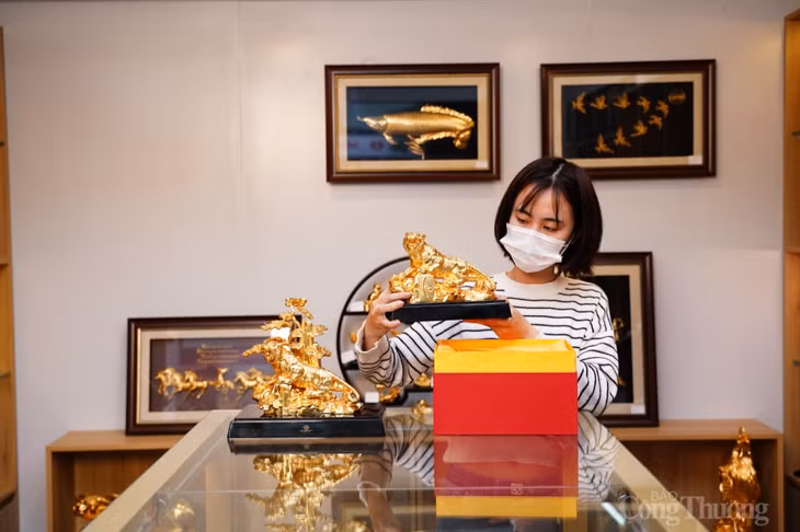 Vì hổ là linh vật của năm nên những sản phẩm "hổ vàng" được nhiều người săn đón
