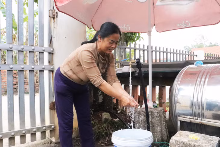 Tết năm nay, gia đình bà Mai Thị Thắng, thôn Hòa Tháp, phường Đông Mai, TX Quảng Yên đã được sử dụng nguồn nước sạch để sinh hoạt.
