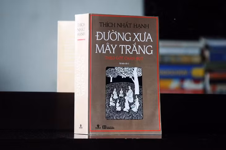 Sách Đường xưa mây trắng. Ảnh: Minh Phương.