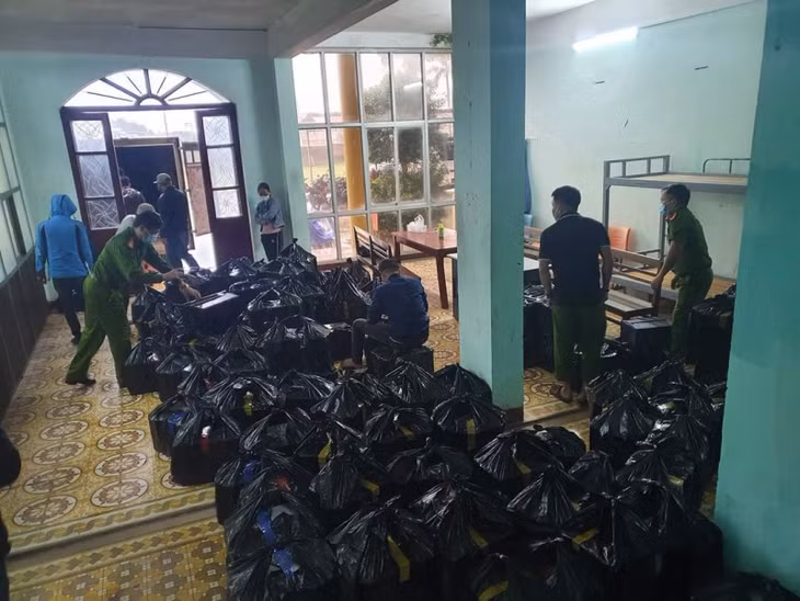 Số rượu lậu bị phát hiện, thu giữ để xử lý.