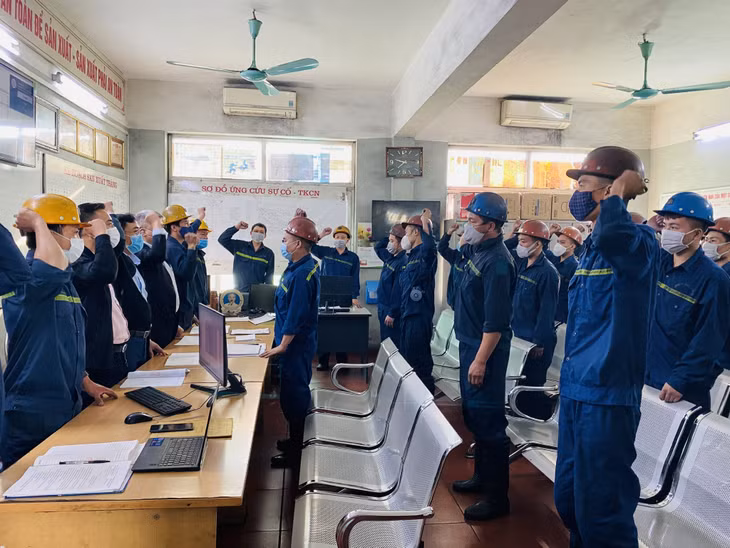 Thợ mỏ Công ty Than Uông Bí - TKV quyết tâm sản xuất an toàn, hiệu quả ngay từ những ngày đầu năm 2022.