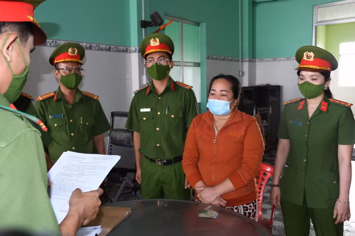 Cơ quan điều tra thi hành lệnh bắt tạm giam đối với Cao Thị Mỹ Châu.