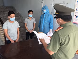 Người bị trục xuất có nghĩa vụ thực hiện đầy đủ các quy định ghi trong quyết định xử phạt vi phạm hành chính có áp dụng hình thức xử phạt trục xuất.