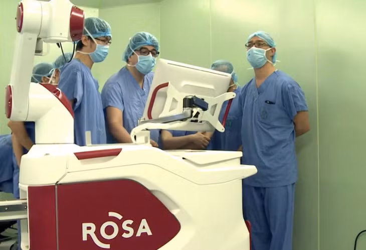 Robot phẫu thuật Rosa.