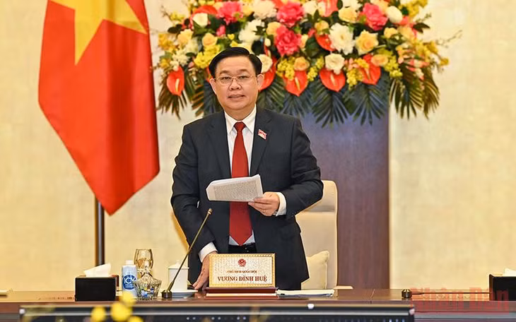 Chủ tịch Quốc hội Vương Đình Huệ phát biểu khai mạc phiên họp. (Ảnh: Duy Linh)