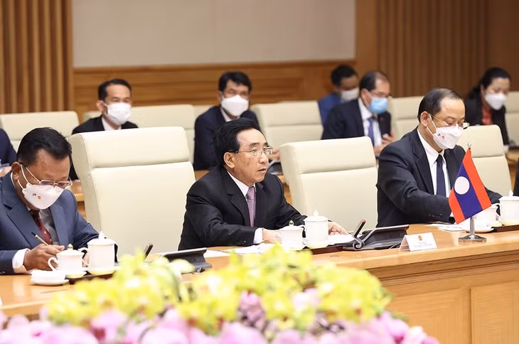 Thủ tướng Phankham Viphavanh đánh giá cao những kết quả Việt Nam đạt được trong công cuộc xây dựng và phát triển đất nước thời gian qua, nhất là về phát triển kinh tế-xã hội và mở rộng quan hệ đối ngoại.