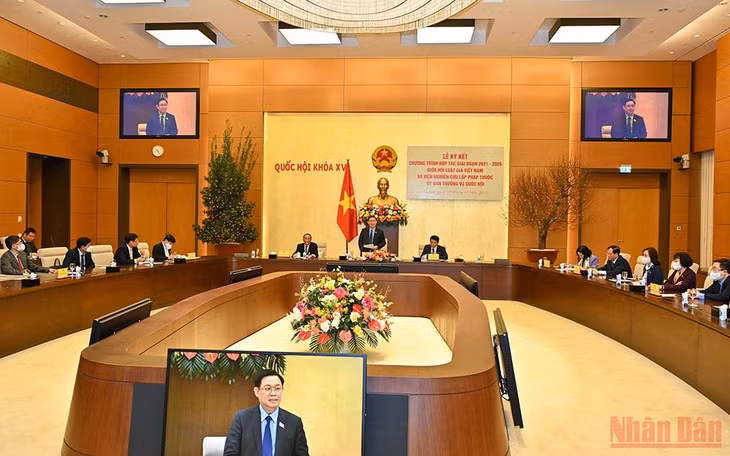 Quang cảnh lễ ký kết chương trình hợp tác giữa Hội Luật gia Việt Nam và Viện Nghiên cứu lập pháp.