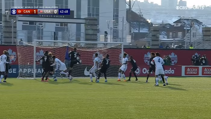 Cơ hội đáng chú ý duy nhất mà đội khách tạo ra đến từ quả phạt góc của Pulisic ở phút 42. McKennie bật cao đánh đầu hiểm hóc, nhưng thủ thành Milan Borjan đã xuất sắc bật cao hết cỡ cứu thua chỉ bằng những đầu ngón tay