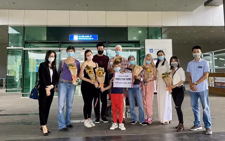 Gia tộc Hamilton (Anh) tới Phú Quốc hôm 23/12/2021 để đón Giáng sinh và Năm mới. (Ảnh: Tổng cục Du lịch)