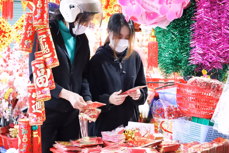 Phong bao lì xì để mừng tuổi, chúc phúc nhau trong năm mới là lựa chọn không thể thiếu trong mỗi dịp Tết đến, xuân về.