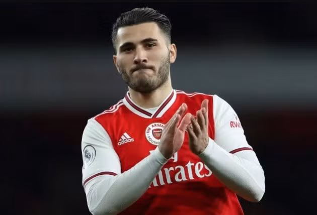 Kolasinac chính thức chia tay Arsenal sau khi 2 bên đạt thỏa thuận chấm dứt hợp đồng.