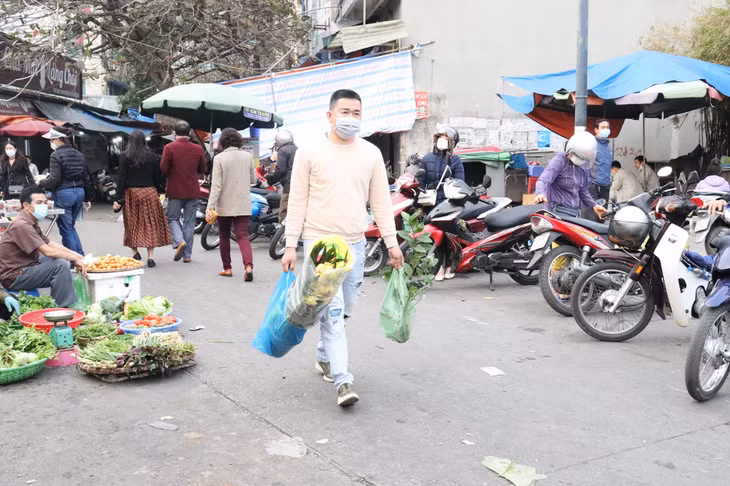 Hoa quả về sắp mâm ngũ quả... dịp Tết cũng là mặt hàng không thể bỏ qua.