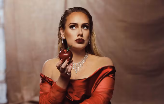 Bức ảnh Adele hé lộ tạo hình trong MV "Oh My God" nhận được 5,5 triệu lượt thích trên Instagram hôm 9/1. Ảnh: Instagram Adele