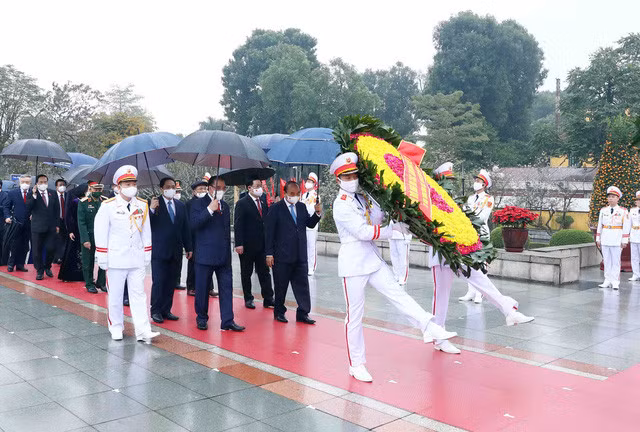 Các đồng chí lãnh đạo, nguyên lãnh đạo Đảng, Nhà nước đến đặt vòng hoa tưởng niệm các Anh hùng, liệt sĩ