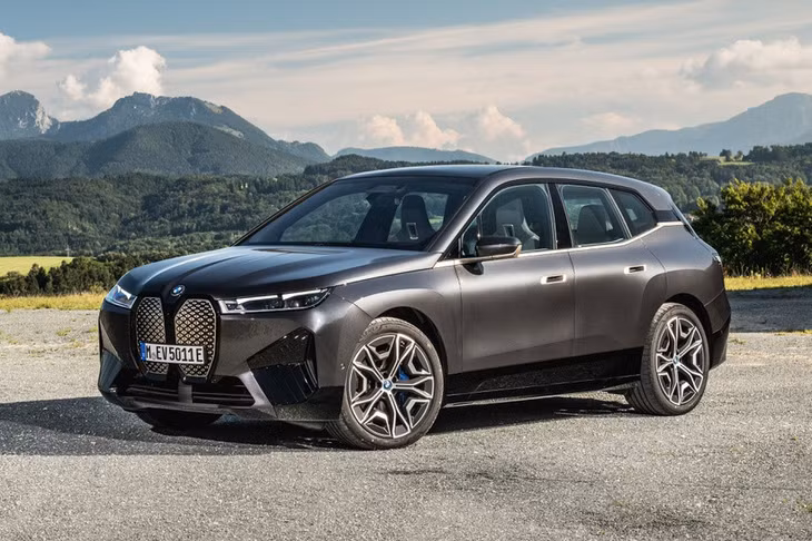 BMW ít chịu tác động từ khủng hoảng chip bán dẫn như Mercedes-Benz. Ảnh: BMW.