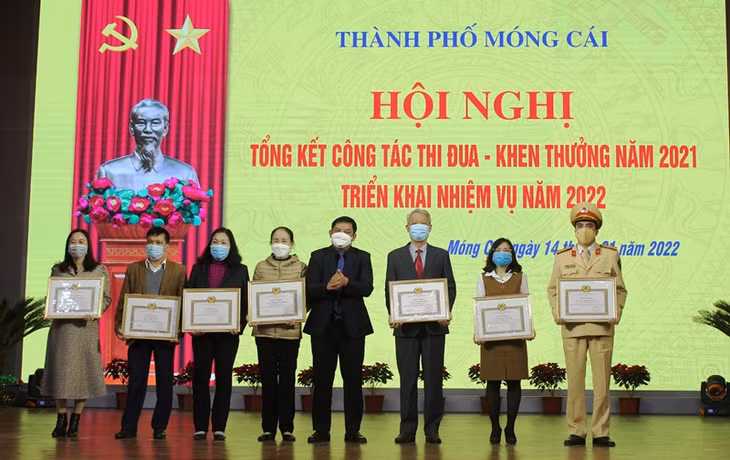 Nhân dịp này đã có 30 tập thể, cá nhân có thành tích xuất sắc trong công tác được UBND tỉnh tặng Bằng khen.