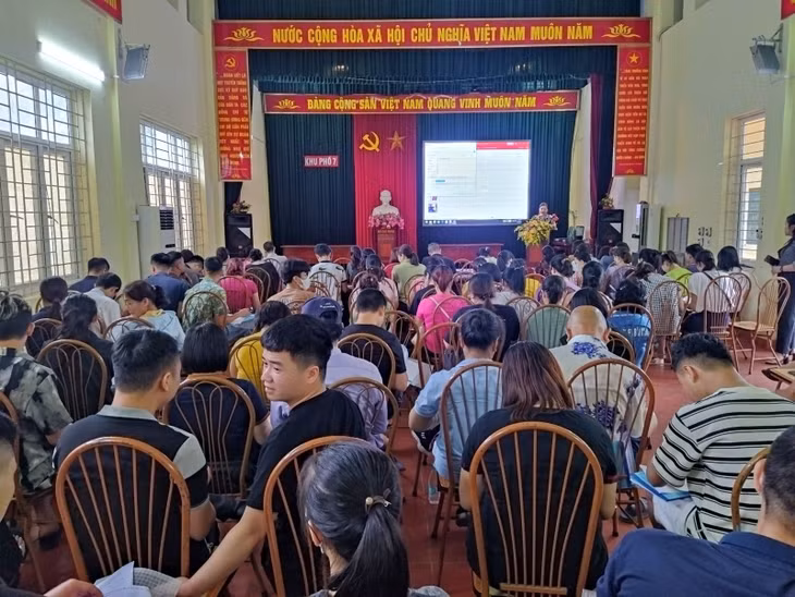 Trung tâm y tế TP Hạ Long phối hợp với phường Bãi Cháy tổ chức hội nghị tập huấn kiến thức về an toàn vệ sinh thực phẩm, tháng 5/2024. Ảnh: Phương Loan (Trung tâm TT-VH Hạ Long)