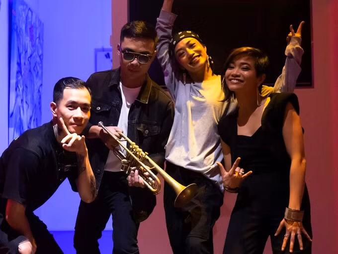 Dàn nghệ sĩ tại Việt Nam tham gia dự án.