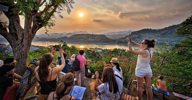 Lao chuan bi mo cua tro lai nganh du lich trong dieu kien binh thuong hinh anh 1