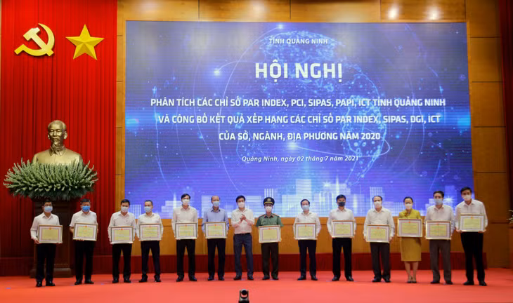 Các tập thể, cá nhân có thành tích xuất sắc góp phần nâng cao các Chỉ số PAR Index, SIPAS, PAPI, ICT Index được nhận Bằng khen của UBND tỉnh.