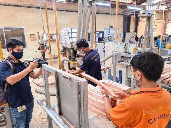HỎI - ĐÁP mùa dịch COVID-19: Người ở TP.HCM làm việc tại Bình Dương và các tỉnh đi lại ra sao? - Ảnh 1.