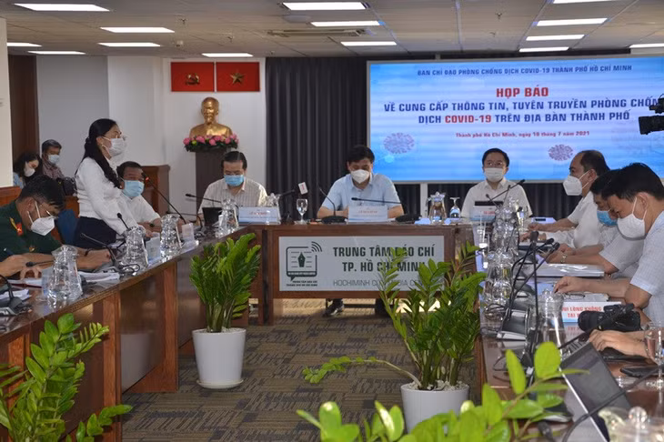Toàn cảnh buổi họp báo.