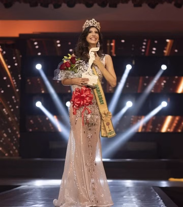 BTC Miss Grand Paraguay vừa tổ chức một buổi lễ để bổ nhiệm tân Hoa hậu Hòa bình Paraguay 2021. Theo đó, người đẹp Jimena Sosa đã giành ngôi vị cao nhất của cuộc thi.