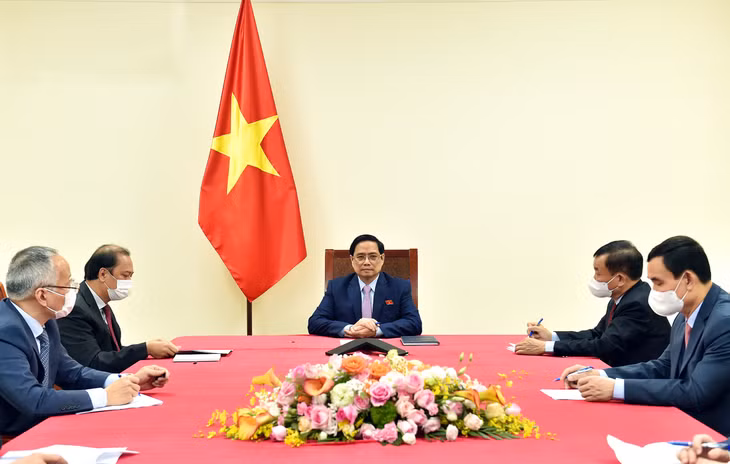 Tại cuộc điện đàm, Thủ tướng Phạm Minh Chính và Tổng thống Philippines Rodrigo Duterte nhất trí phối hợp chặt chẽ thúc đẩy quan hệ Việt Nam – Philippines trên mọi lĩnh vực, tập trung vào các trọng tâm - Ảnh: VGP/Nhật Bắc Tại cuộc điện đàm, Thủ tướng Phạm Minh Chính và Tổng thống Philippines Rodrigo Duterte nhất trí phối hợp chặt chẽ thúc đẩy quan hệ Việt Nam – Philippines trên mọi lĩnh vực, tập trung vào các trọng tâm - Ảnh: VGP/Nhật Bắc