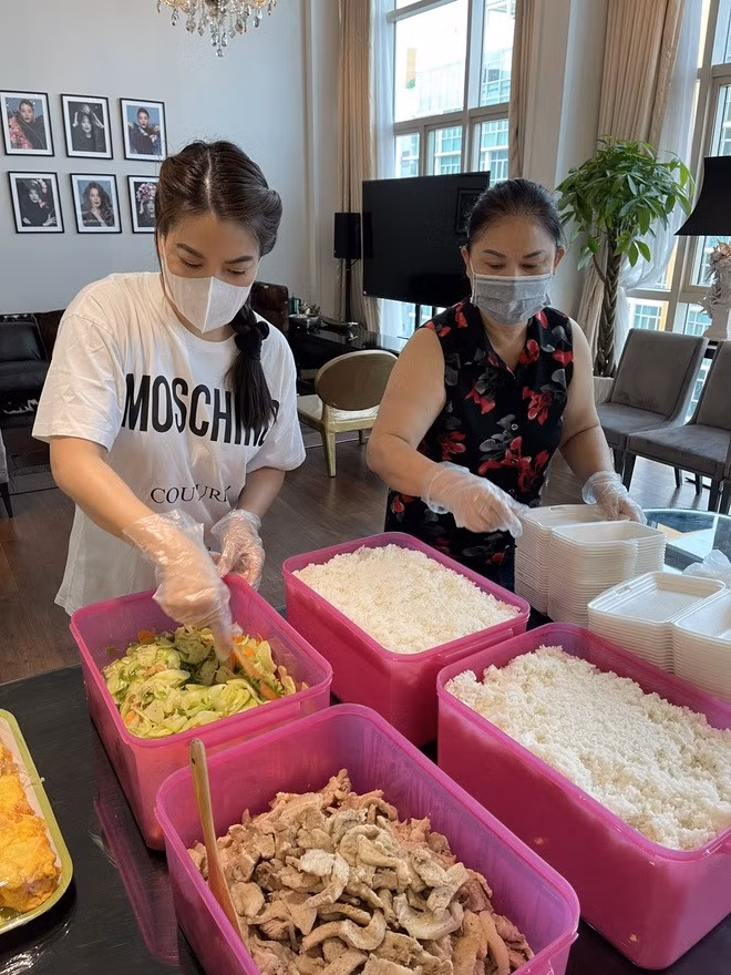 "Tôi tự hào vì được là một cá nhân trong cộng đồng nghệ sĩ yêu người, yêu nước. Tôi đã, vẫn và mãi tin rằng anh chị em nghệ sĩ, vào những lúc khó khăn nhất, vẫn luôn cố gắng hết mình nghĩ xem mình còn có thể làm thêm được gì để đóng góp, để giúp đỡ, để hỗ trợ nhau cùng vượt qua thời điểm khó khăn nhất".