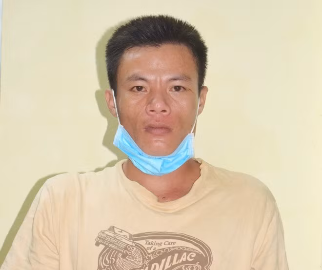 Đối tượng Nguyễn Tấn Thạch sau khi bị tạm giữ hình sự Đối tượng Nguyễn Tấn Thạch sau khi bị tạm giữ hình sự