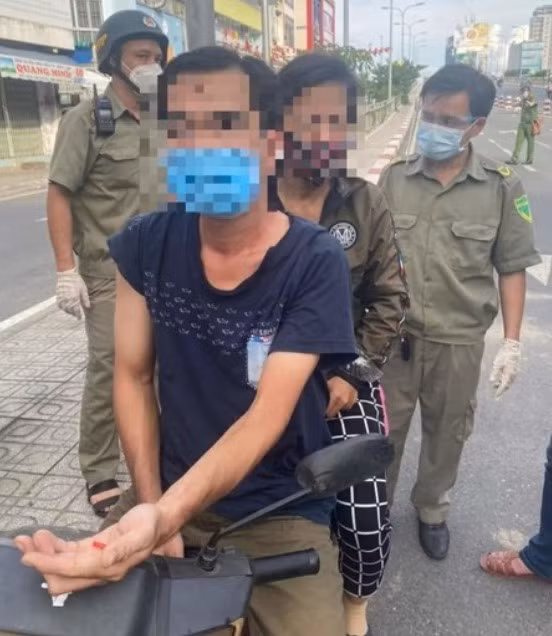 Các đối tượng thông chốt mua ma túy vì nhiều ngày... đói thuốc. Các đối tượng thông chốt mua ma túy vì nhiều ngày... đói thuốc.