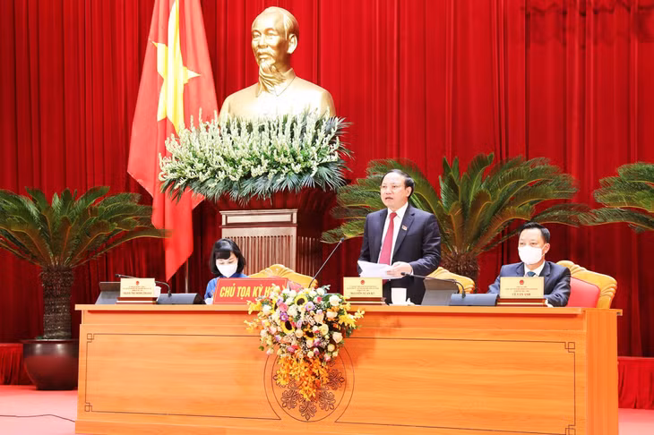 Đồng chí Nguyễn Xuân Ký, Ủy viên Ban Chấp hành Trung ương Đảng, Bí thư Tỉnh ủy, Chủ tịch HĐND tỉnh, điều hành phiên họp.