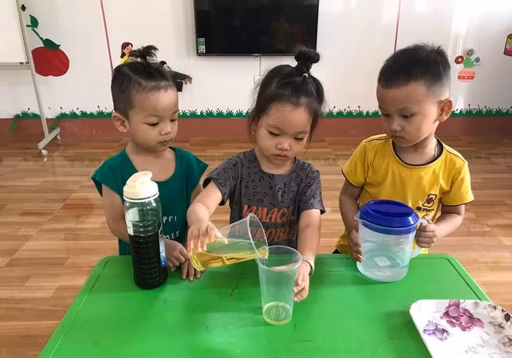 Tăng cường hoạt động thể lực giúp trẻ phát triển chiều cao, duy trì sức khoẻ tốt, giúp tiêu hao năng lượng thừa nhằm giảm sự tích tụ chất béo, giảm thừa cân, béo phì (Ảnh: Hạnh Ngân).