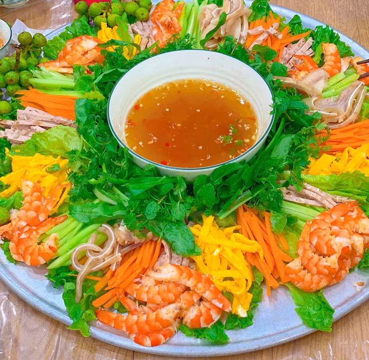 Chế độ dinh dưỡng hợp lý cùng với các biện pháp tăng cường hoạt động thể lực và lối sống lành mạnh sẽ giúp trẻ nhỏ phòng tránh thừa cân, béo phì (Ảnh: Huế Nguyễn).