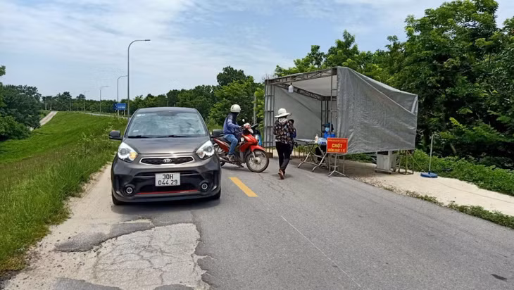Hà Nội xử phạt hơn 1,5 tỷ đồng trong 3 ngày đầu giãn cách xã hội.
