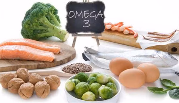Cho bé ăn đủ khẩu phần và đảm bảo các nhóm chất như chất béo - đặc biệt là các chất béo không no Omega 3.