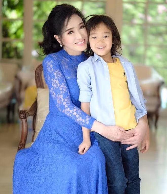 Cuộc sống hiện tại của bà Apasra Hongsakula là niềm mơ ước của nhiều phụ nữ tại Thái Lan.