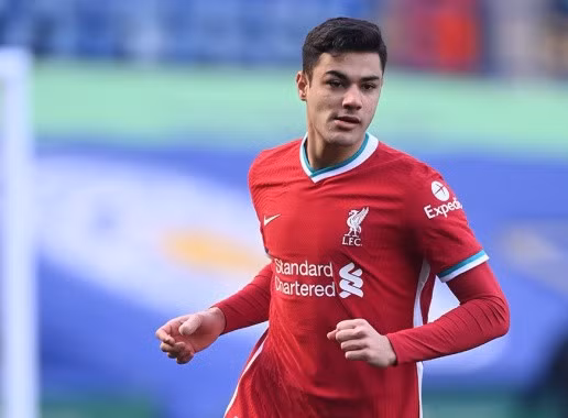 Liverpool từ chối mua đứt Kabak.
